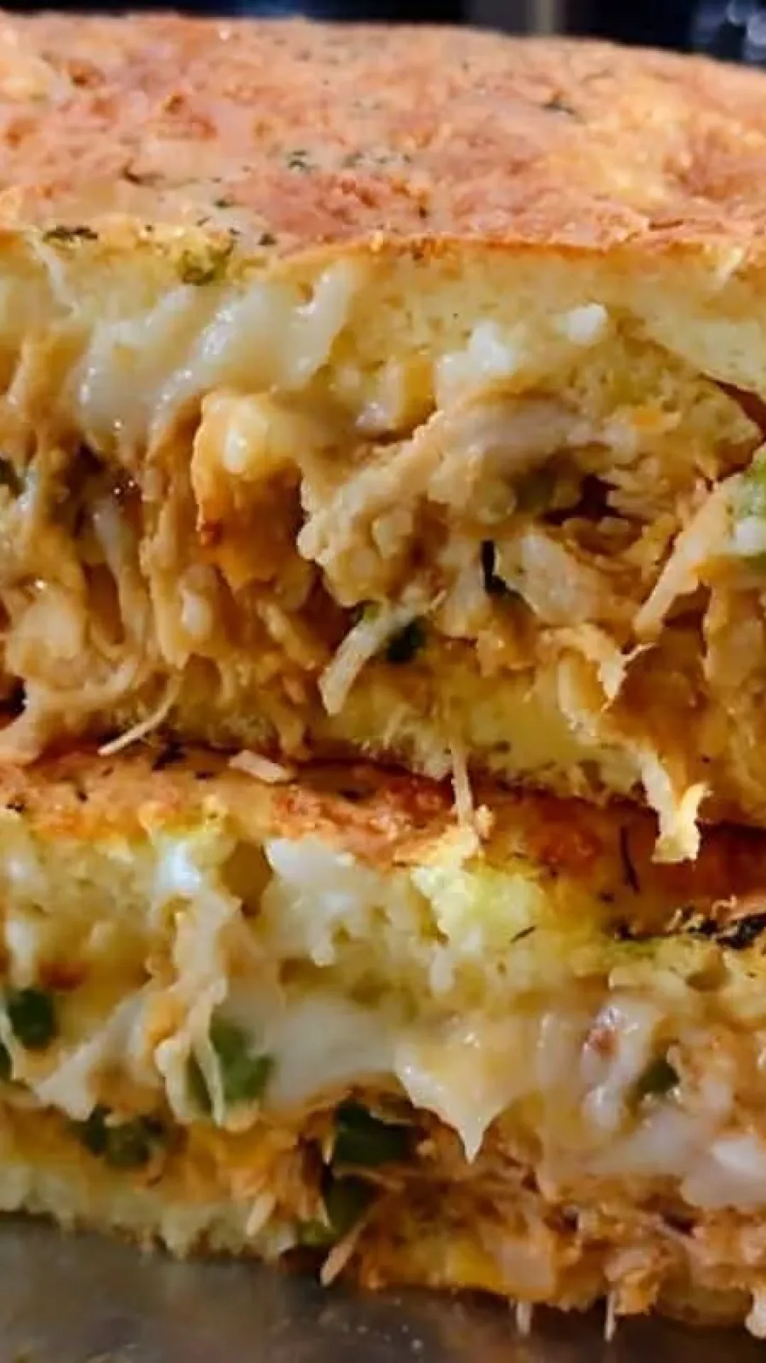 Torta de frango cremosa de liquidificador perfeita para o lanche ou jantar
