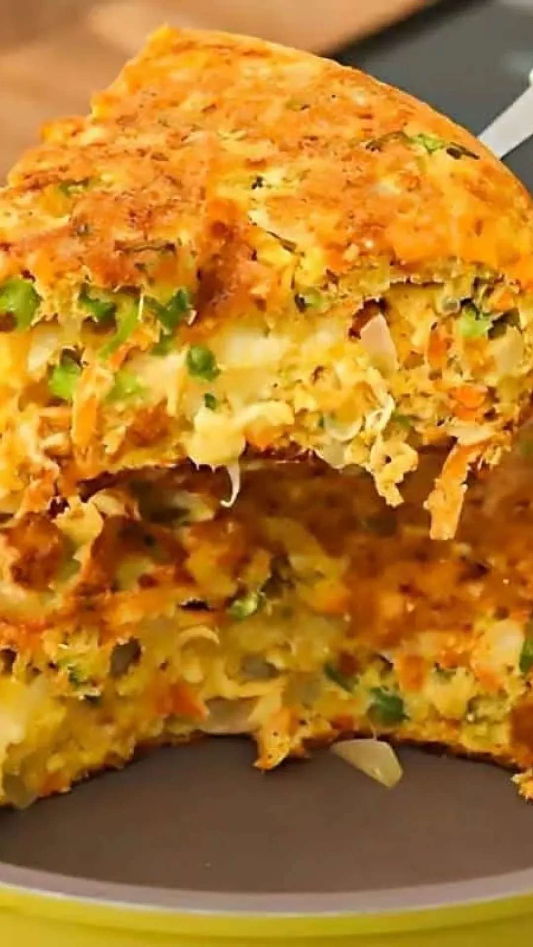 Torta de legumes de frigideira uma maneira deliciosa e rápida das crianças comerem legumes
