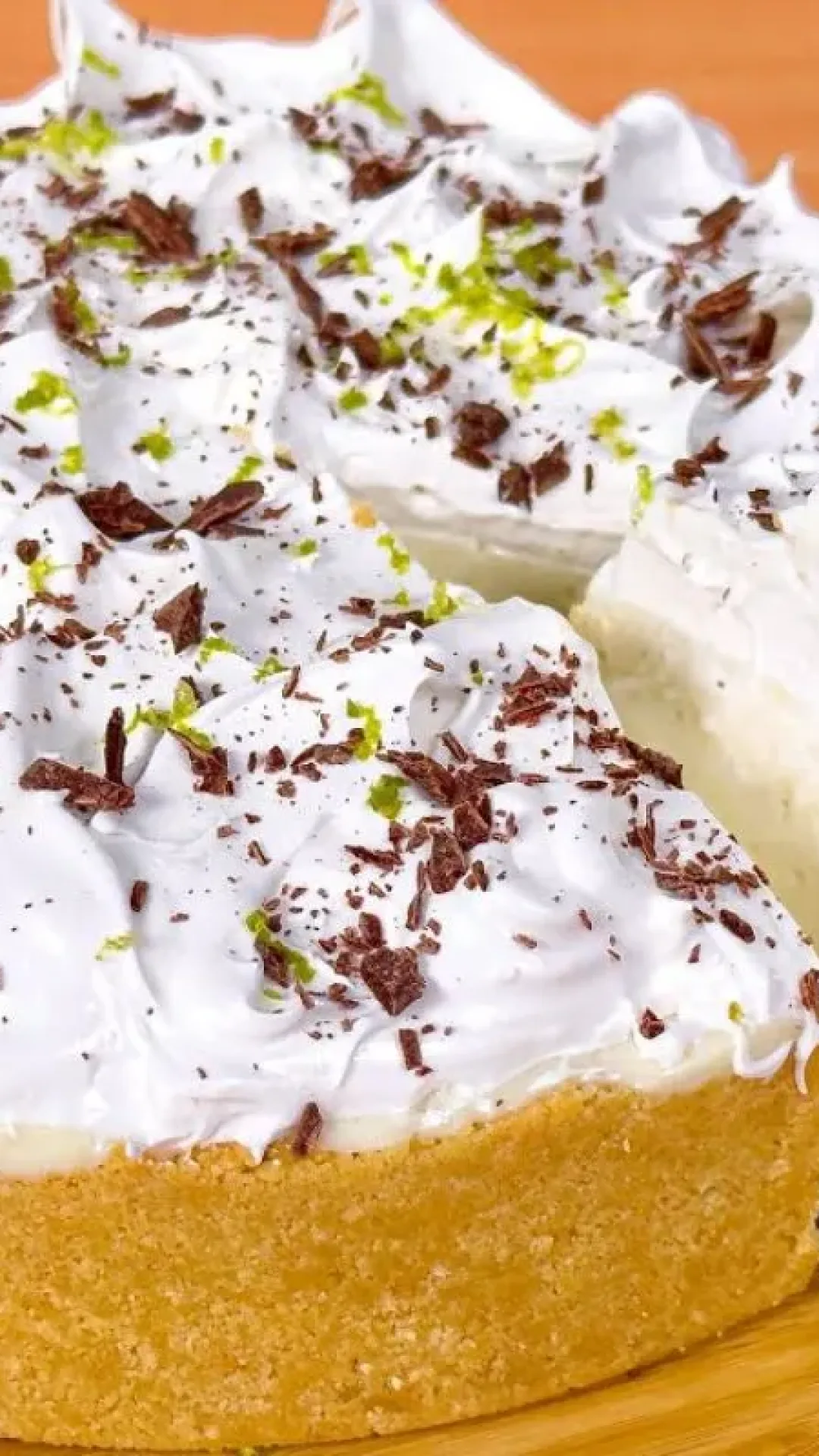Torta de limão feita sem leite condensado com sabor equilibrado e massa crocante incrível