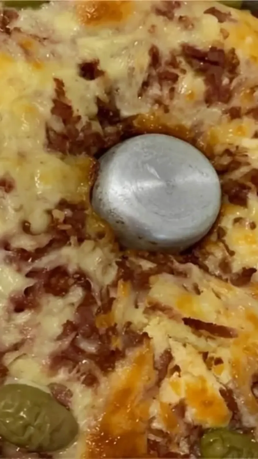 Torta de liquidificador de calabresa com queijo uma delícia muito fácil de preparar