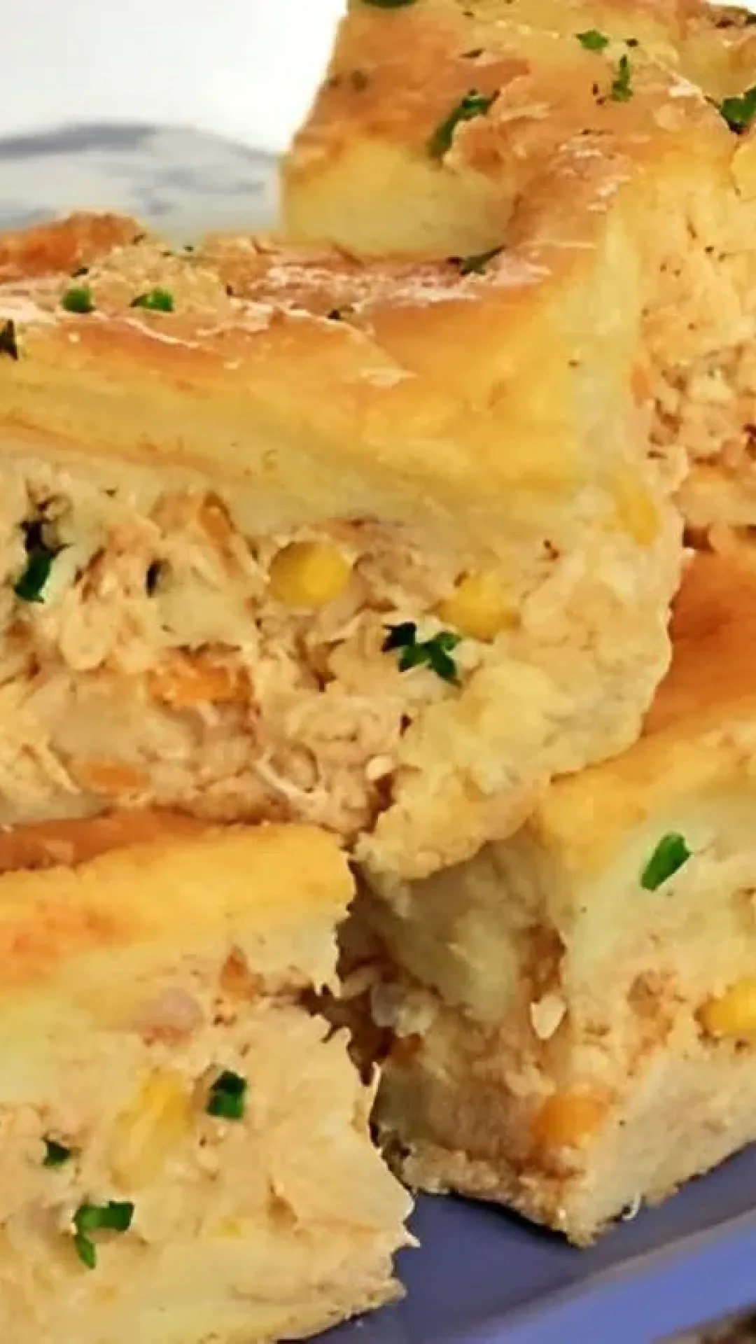 Torta de liquidificador de frango com milho fácil e rápida de preparar um lanche delicioso