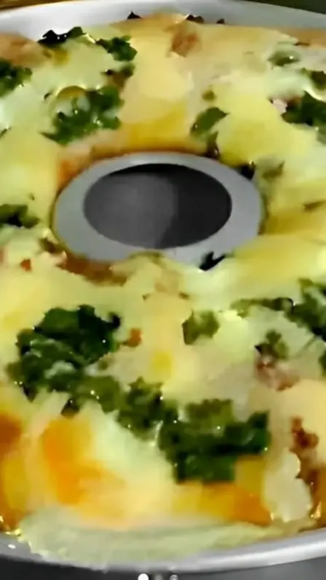 Torta de liquidificador fácil e deliciosa basta bater os ingredientes espalhar o recheio e assar
