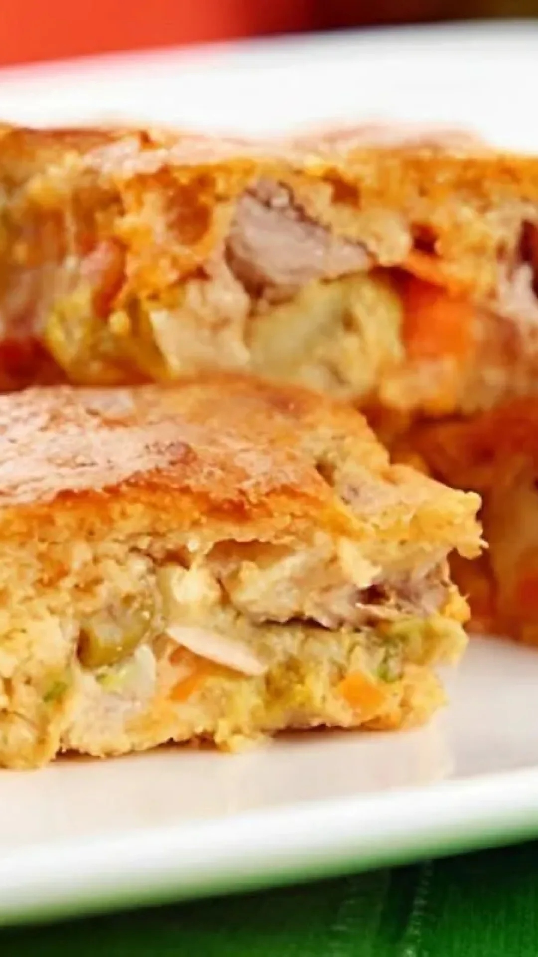 Torta de liquidificador fácil e deliciosa feita com ingredientes que você tem no armário e geladeira