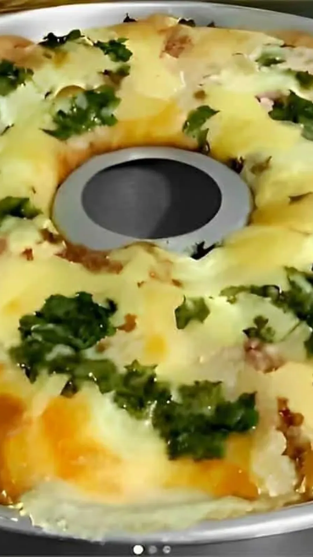 Torta de liquidificador recheada muito fácil é só bater os ingredientes e levar ao forno