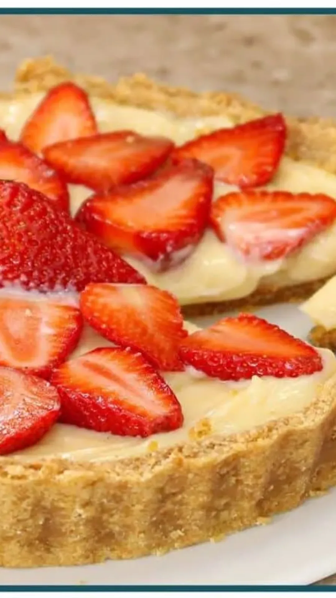 Torta de morango, uma sobremesa divina com creme, que é muito fácil de preparar e fica linda
