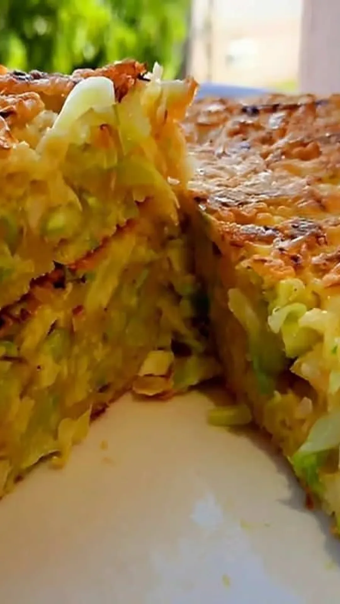 Torta de repolho na frigideira uma refeição completa que fica pronta em minutos