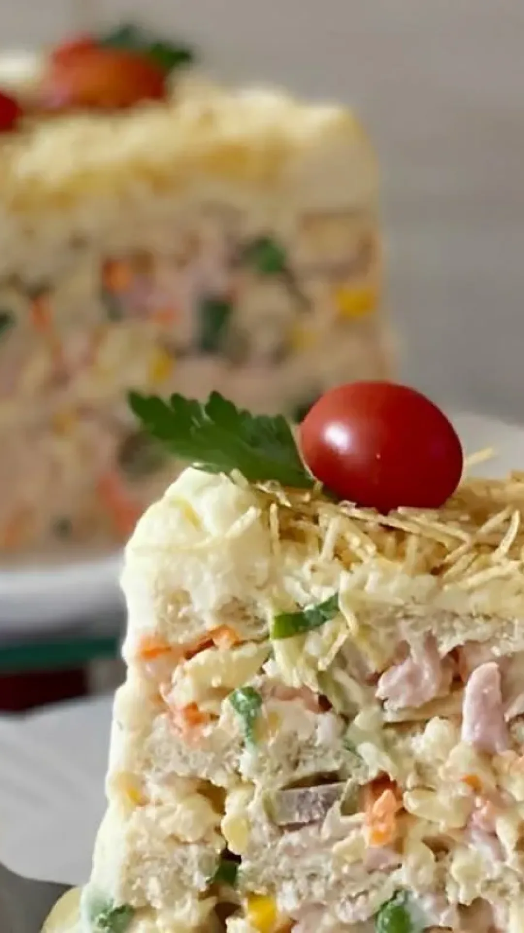 Torta fria de frios prática feita com pão de forma e outros ingredientes que você tem na geladeira