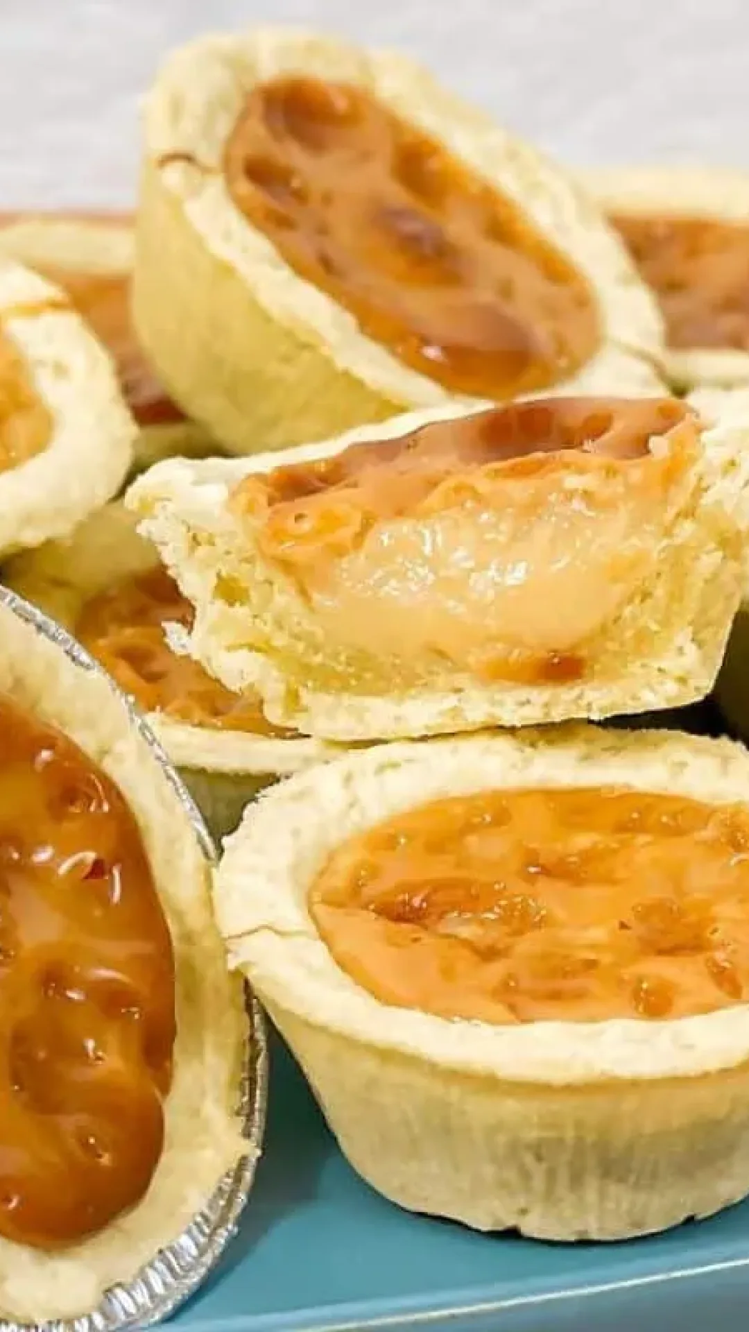 Tortelete de leite condensado com apenas 3 ingredientes e sabor de padaria