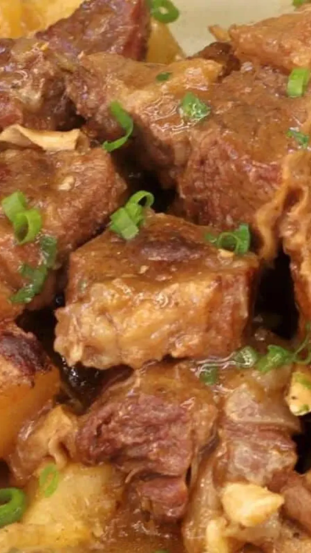 Vaca atolada com mandioca macia, suculenta e deliciosa com tempero no ponto certo