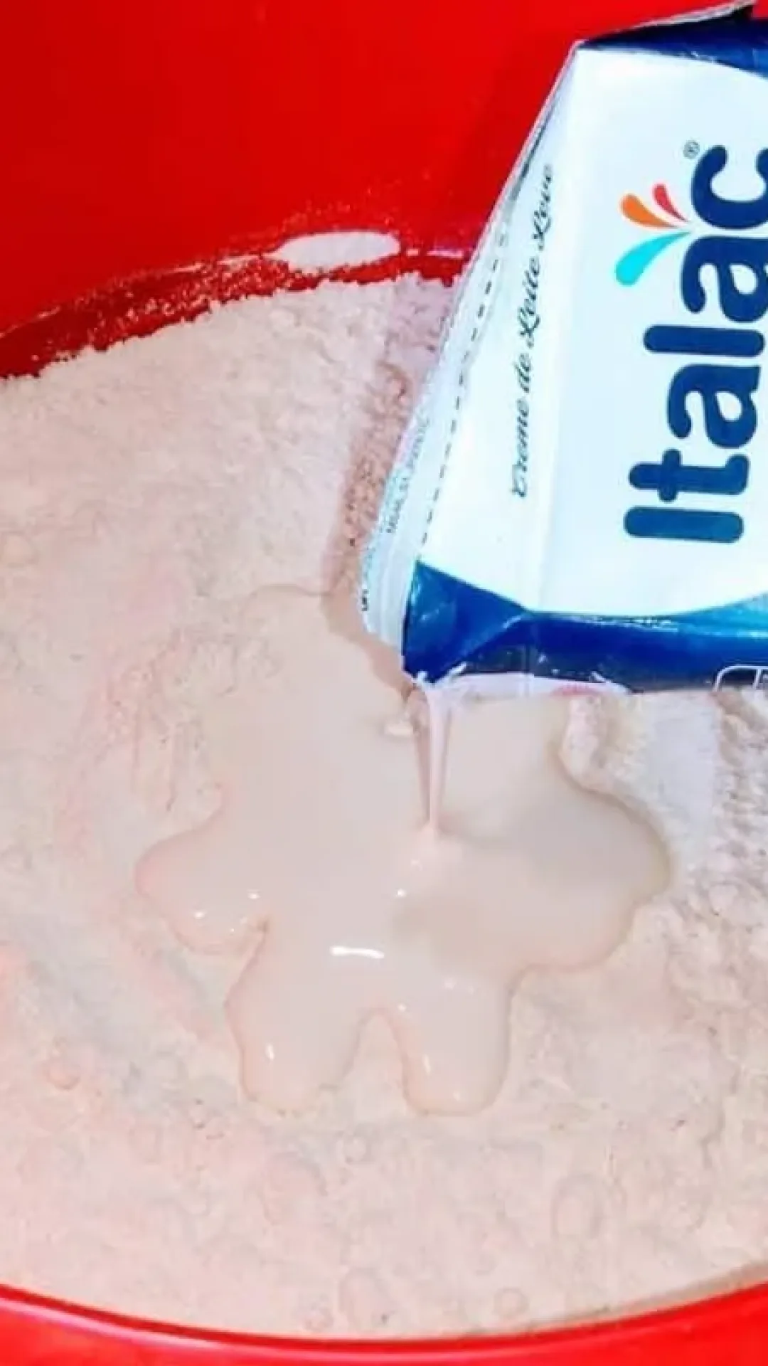 Veja qual é o jeito mais fácil e prático de fazer uma massa de pastel assado