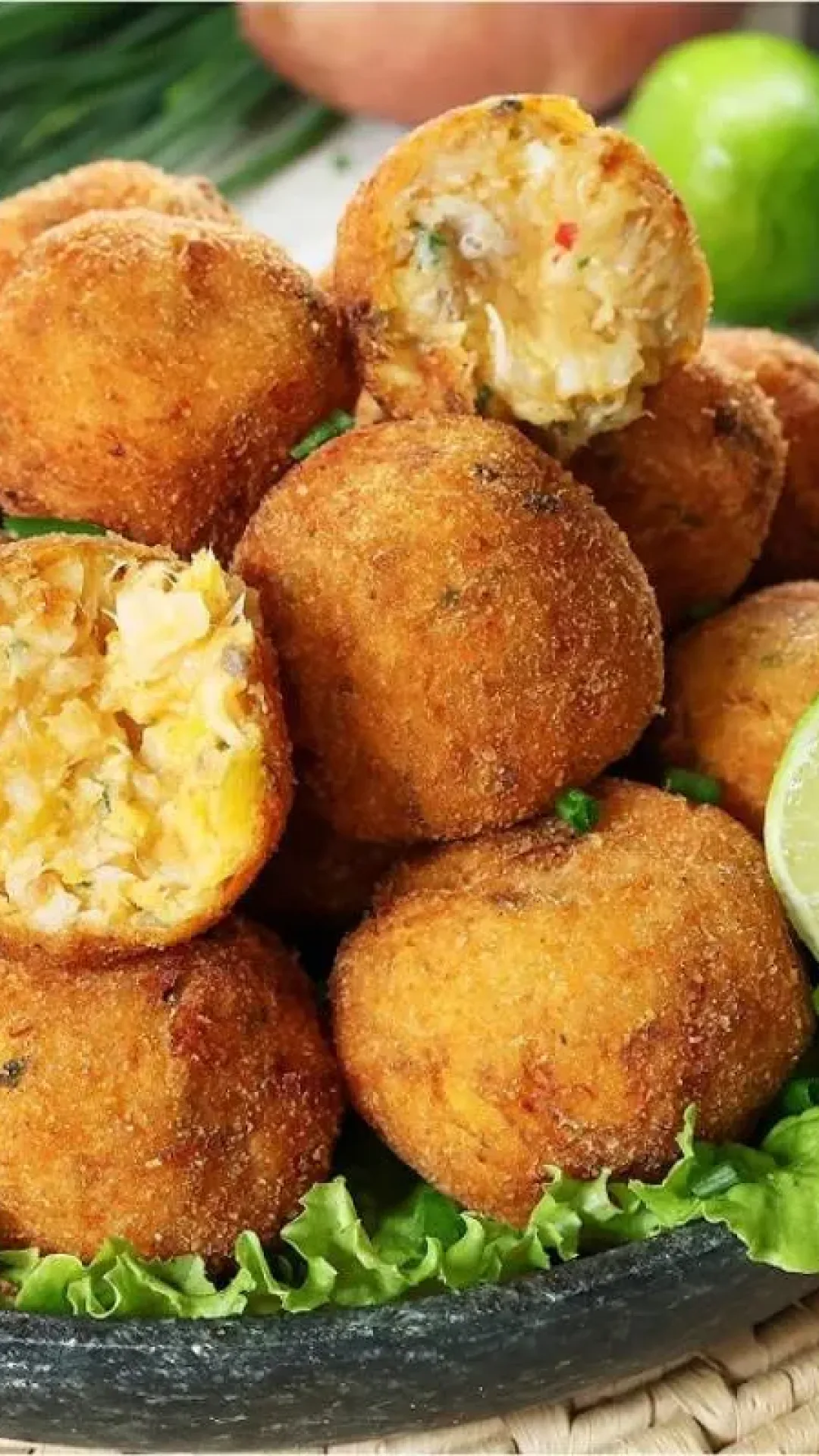Você vai adorar essa novidade: bolinho de peixe frito sequinho por fora e suculento por dentro