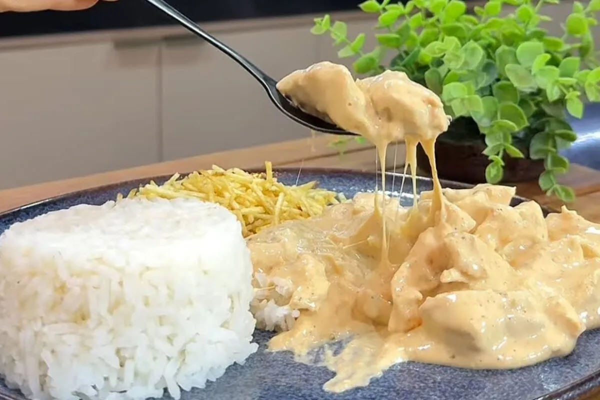 Strogonoff 4 queijos: super cremoso, fácil de fazer e com sabor marcante para o jantar