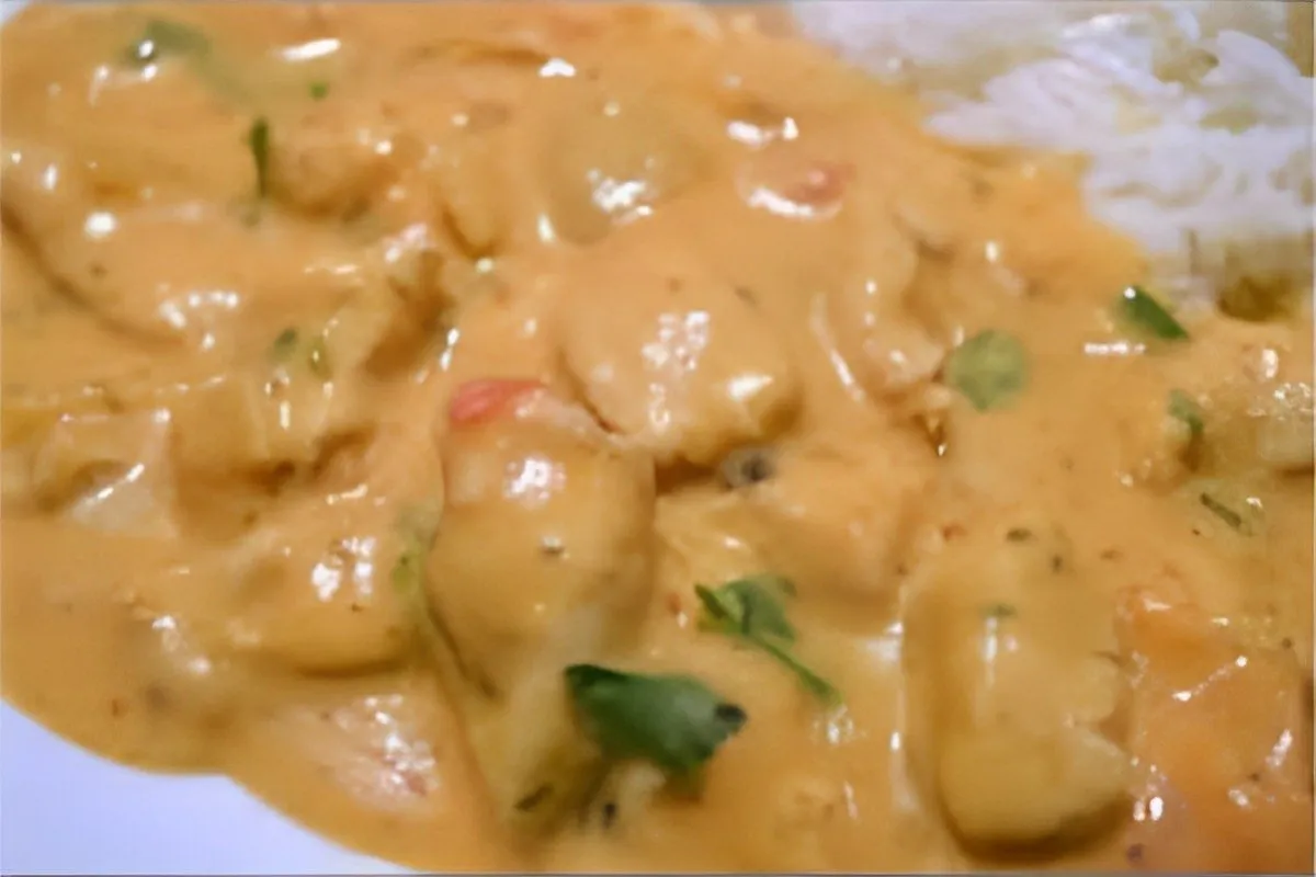 Strogonoff de frango simples prático e delicioso para a refeição do dia a dia
