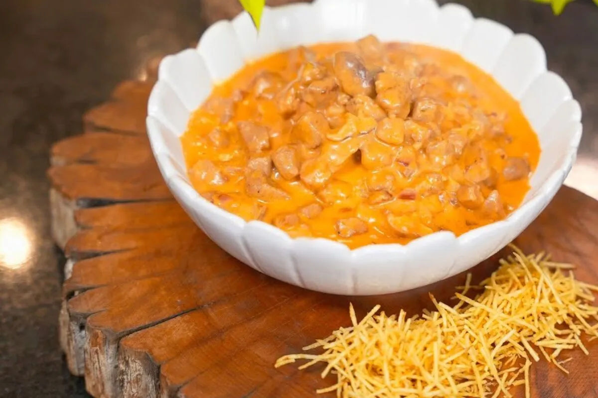 Strogonoff suíno: com filé mingnon cremoso e prático para um jantar especial