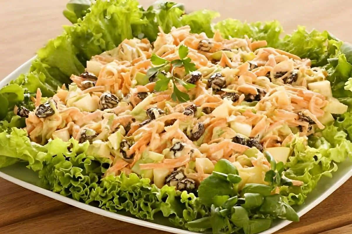 Sua mesa da ceia vai ficar completa com essa salada de natal deliciosa