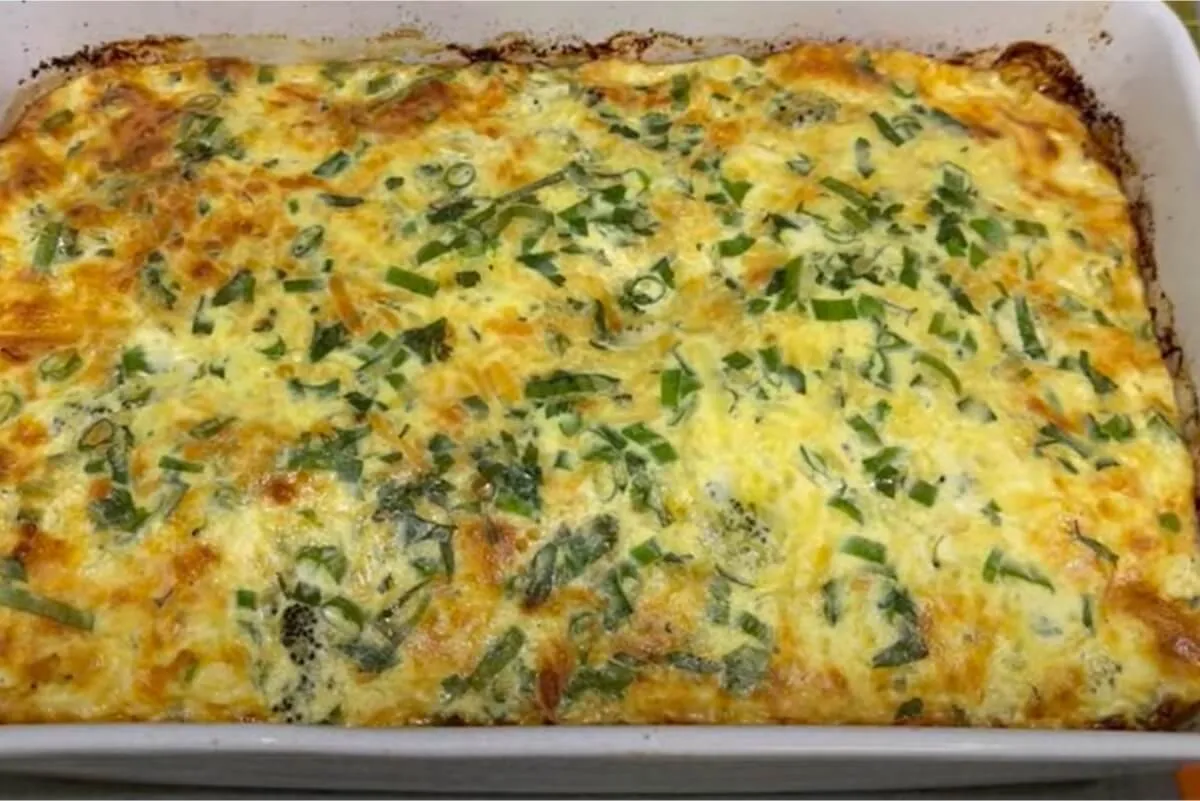 Suflê de brócolis com queijo e bacon muito cremoso e cheio de sabor