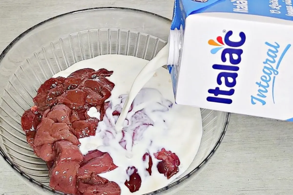 Todo mundo vai te pedir a receita desse fígado acebolado diferente de todos que você já comeu