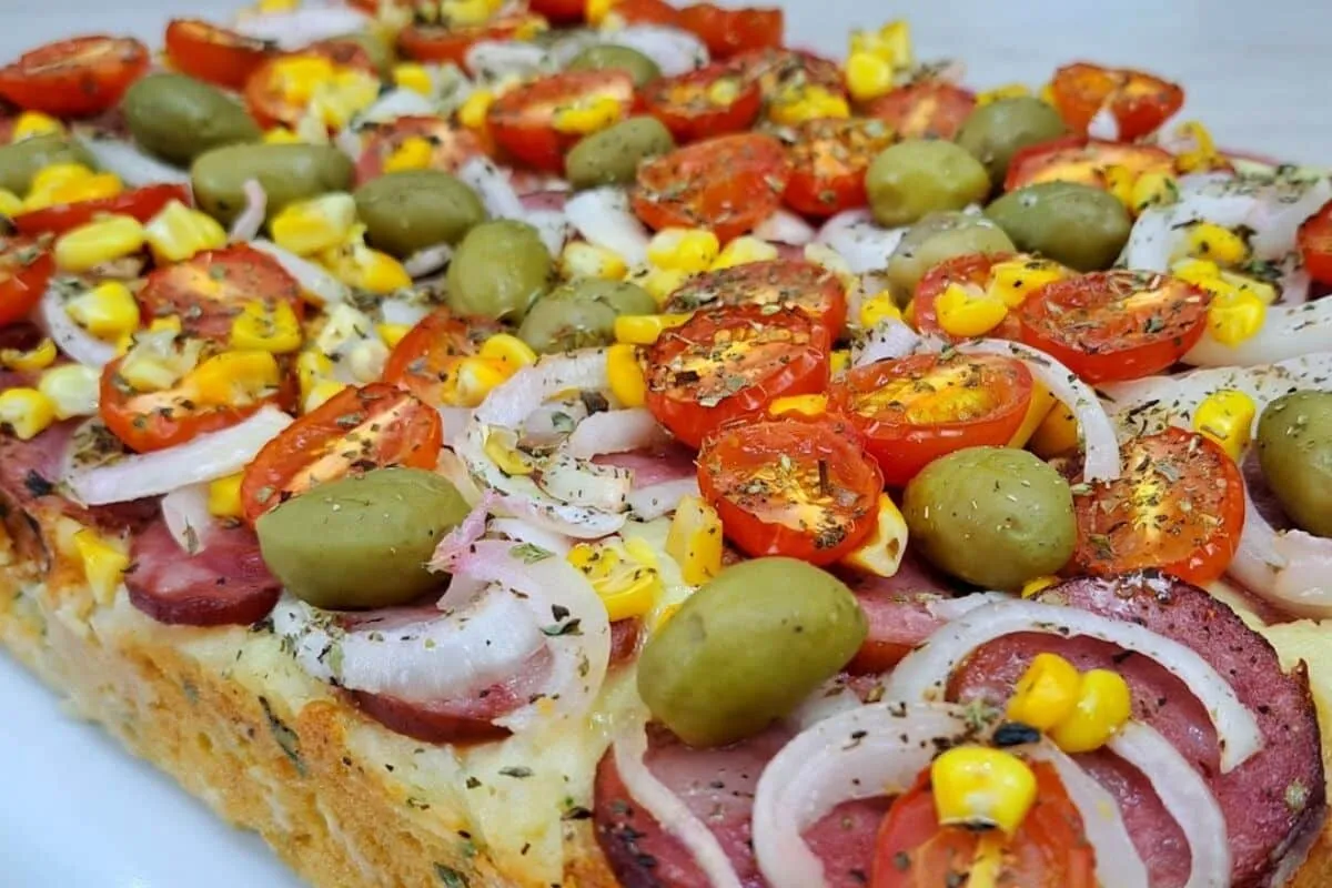 Torta com massa de iogurte de calabresa leve fácil de fazer e deliciosa para toda hora