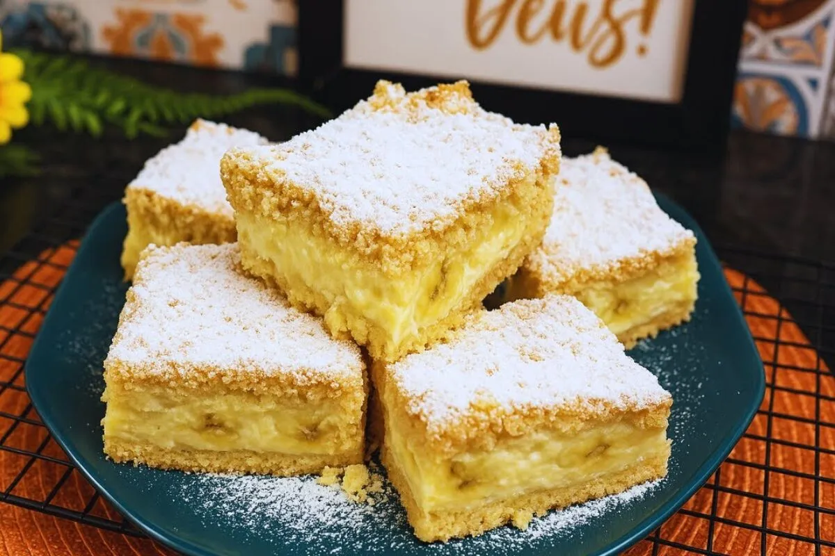 Torta cremosa de banana fácil e rápida para servir como uma sobremesa deliciosa em família