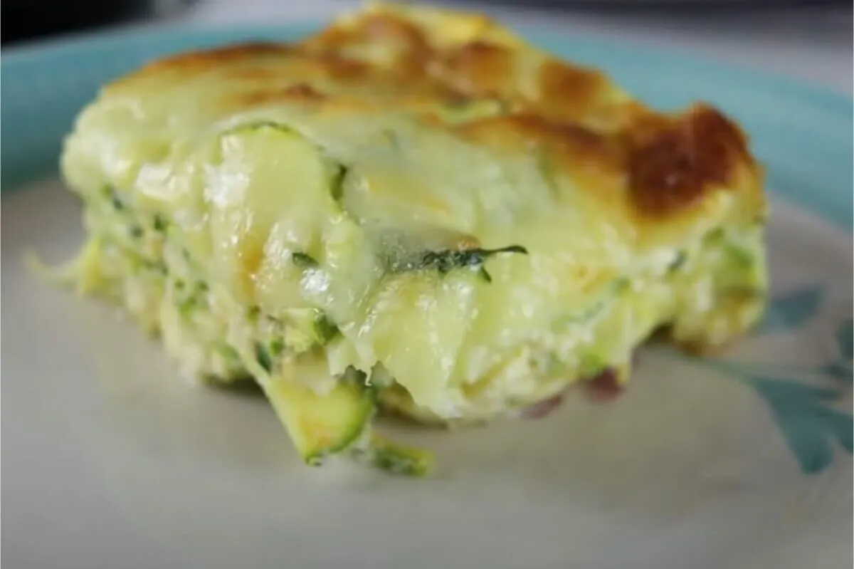 Torta de abobrinha sem farinha e sem liquidificador leve saborosa e muito prática de fazer