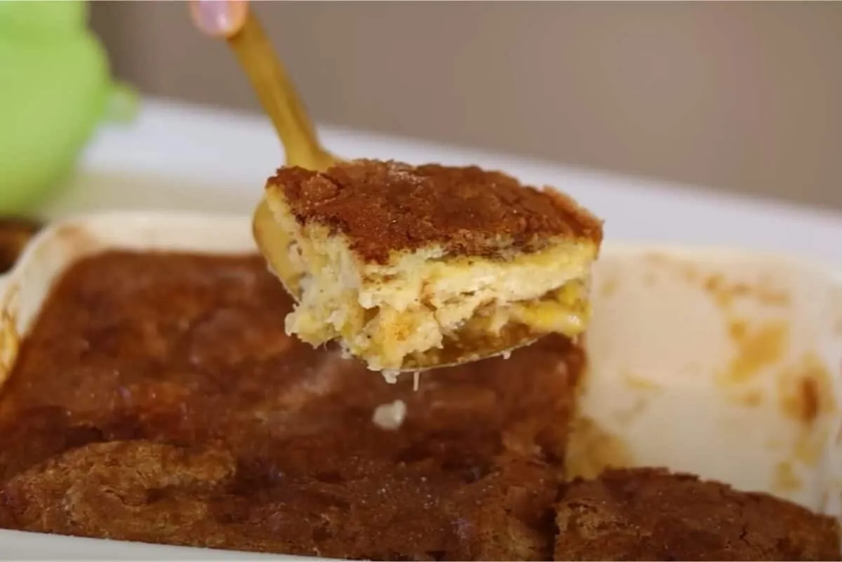 Torta de banana fácil de fazer e com aquele sabor de casa de vó que todo mundo ama