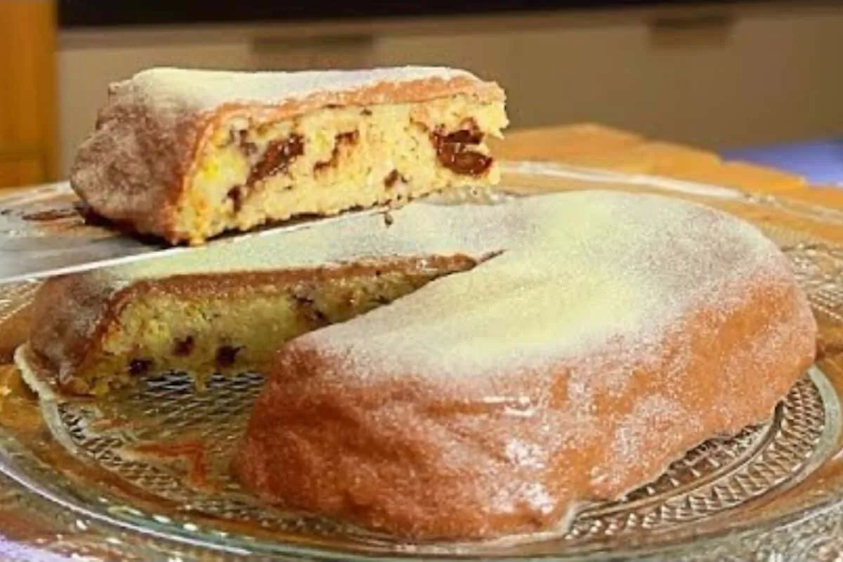 Torta de banana fit com 4 ingredientes, leve, saudável e saborosa demais para o café da manhã ou da tarde
