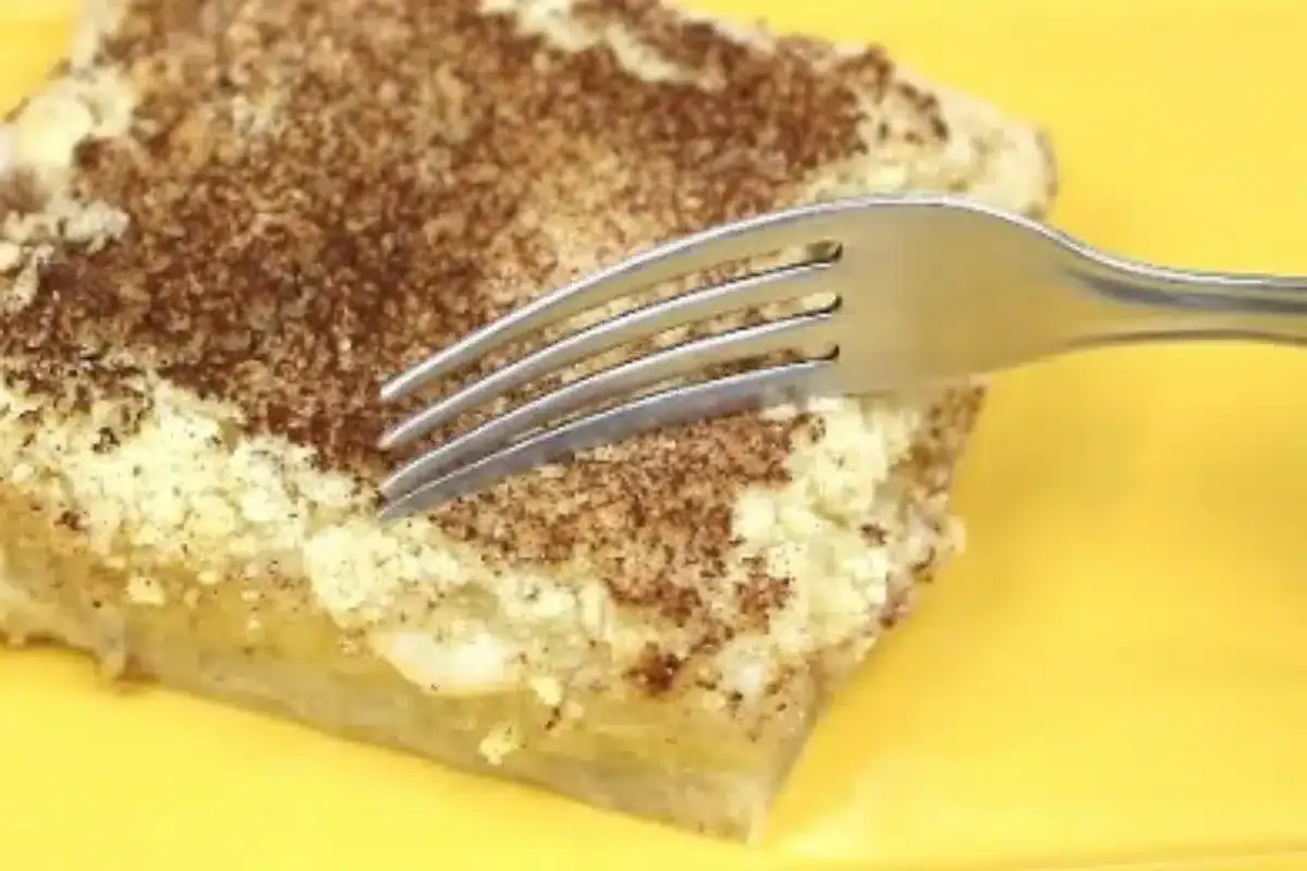Torta de banana super cremosa e com farofa que fica divina e muito fácil de fazer