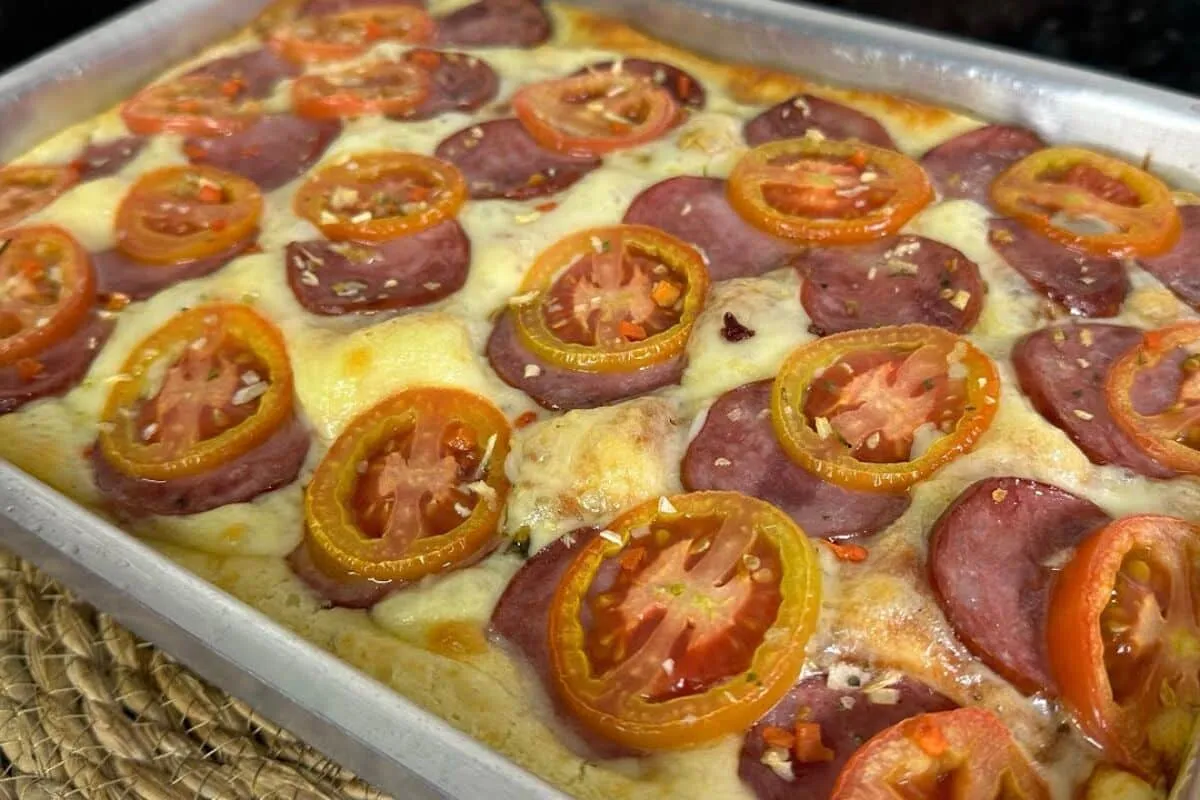 Torta de calabresa deliciosa e fácil de preparar para qualquer refeição do dia