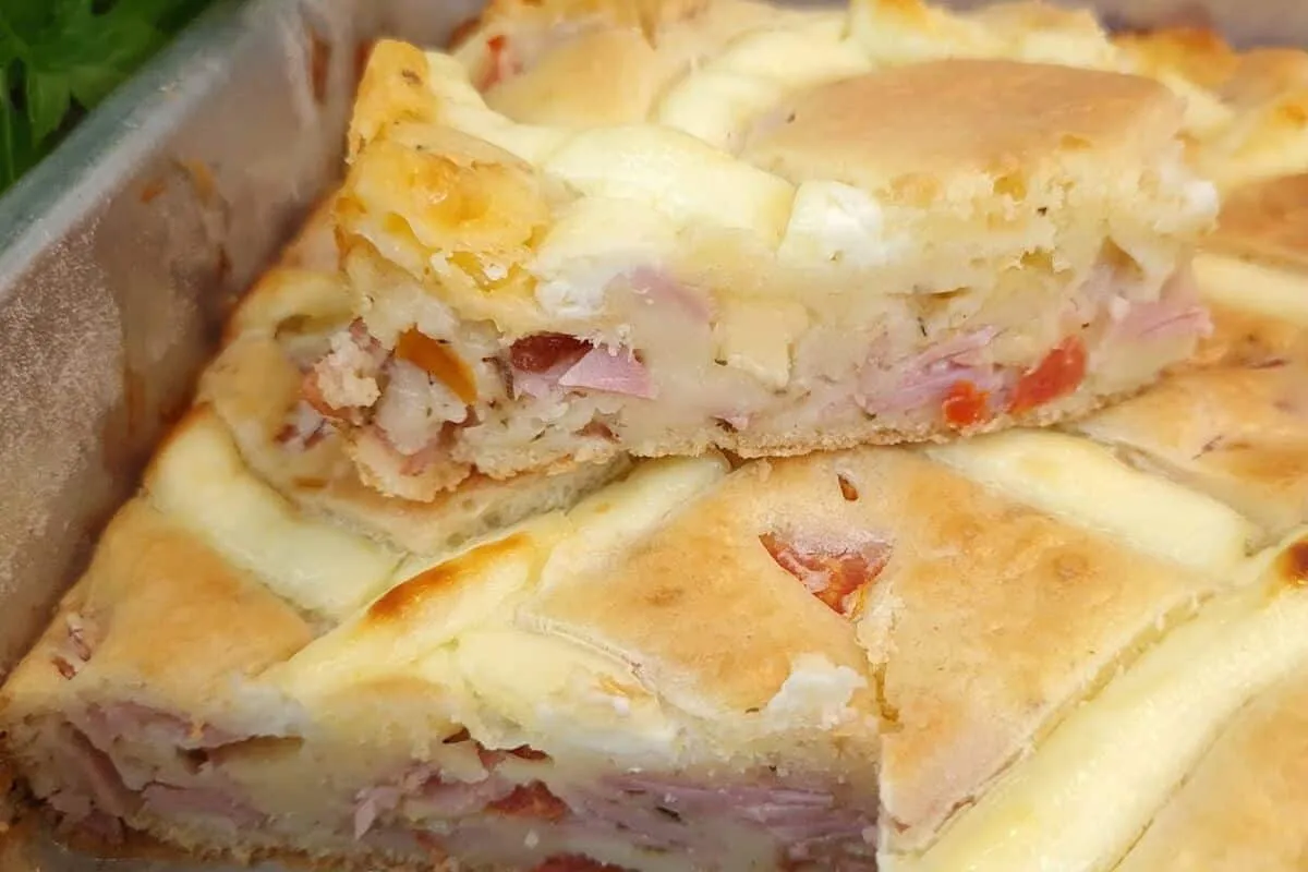 Torta de cebola com presunto e queijo feita no liquidificador sem complicação nenhuma