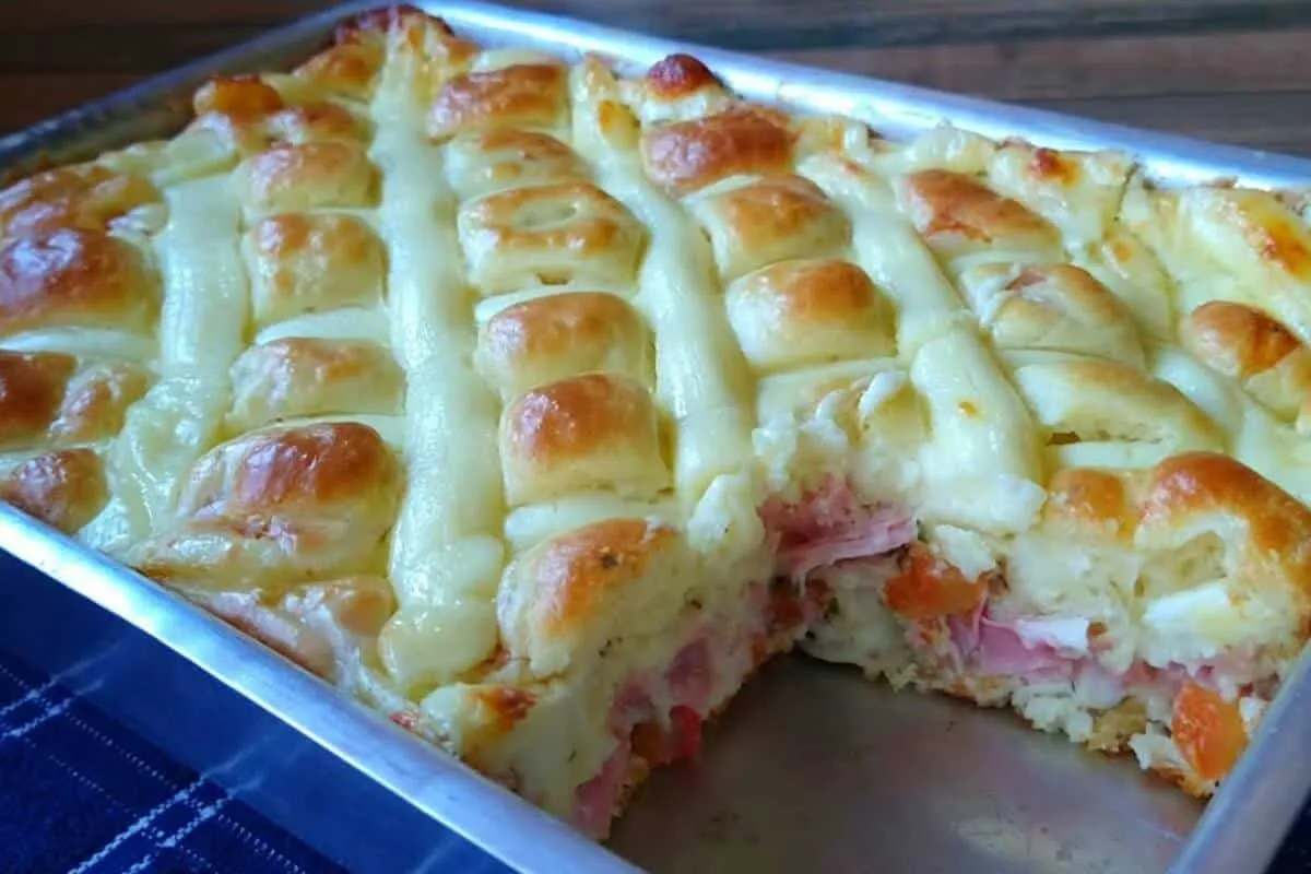 Torta de cebola molhadinha e suculenta: não existe massa mais cremosa do que essa