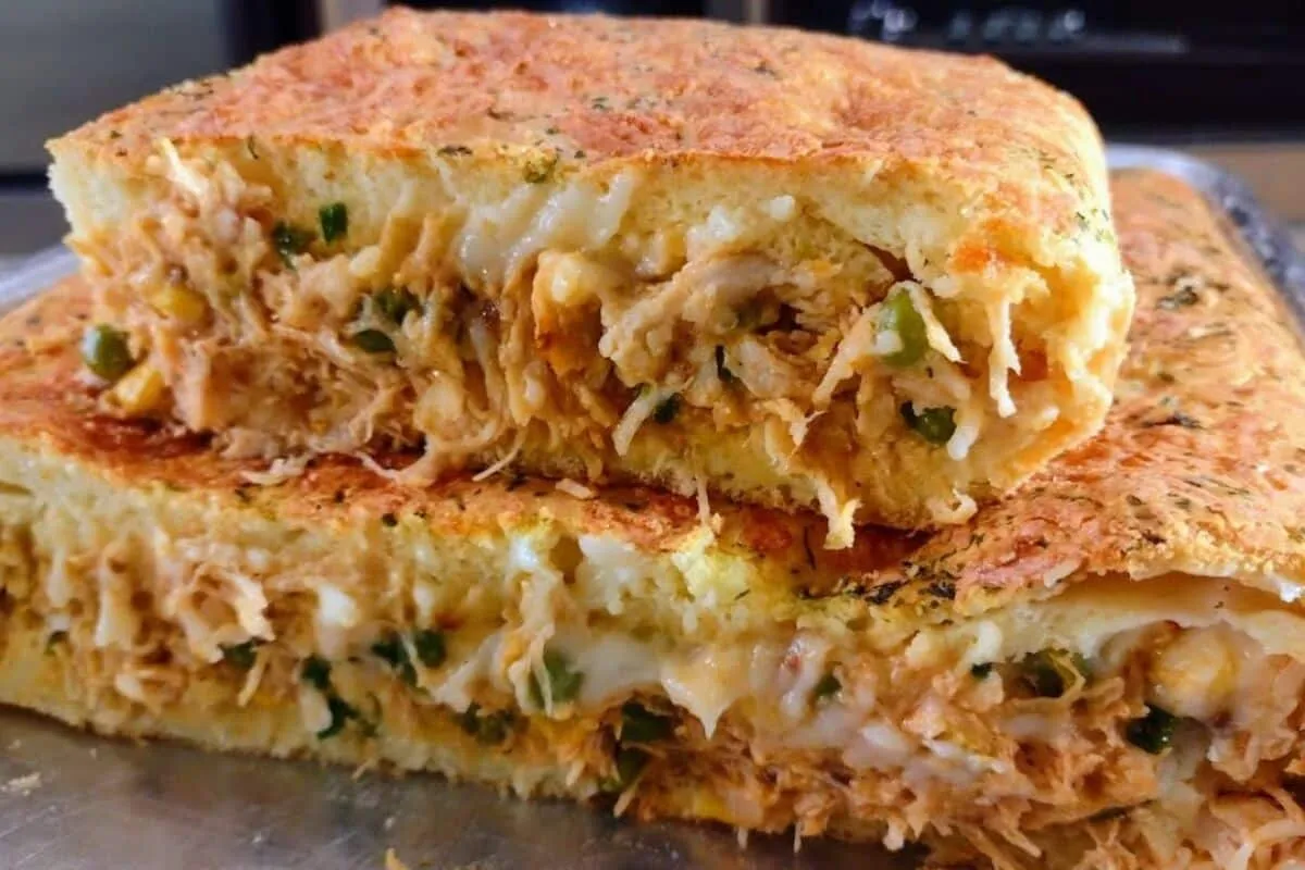 Torta de frango cremosa: a massa leve feita no liquidificador que garante um recheio de dar água na boca