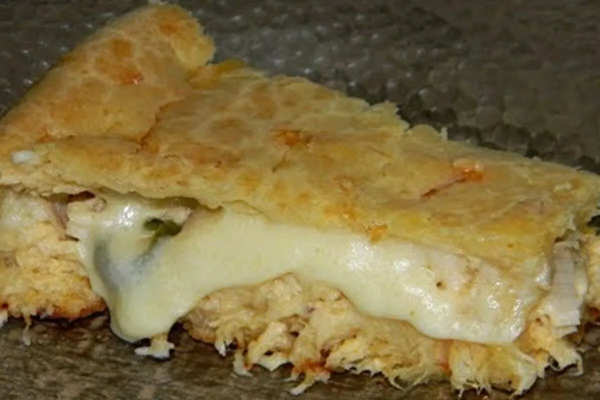 Torta de frango cremosa com massa de liquidificador e um recheio super temperadinho