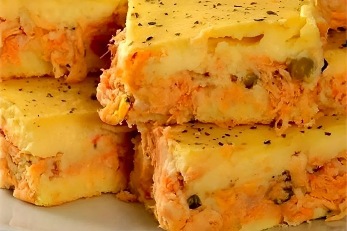 Torta de frango cremosa com massa que desmancha na boca uma delícia para o seu lanche