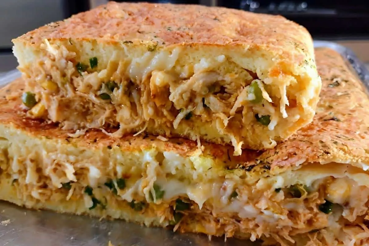 Torta de frango cremosa de liquidificador uma delícia para servir no lanche ou no jantar