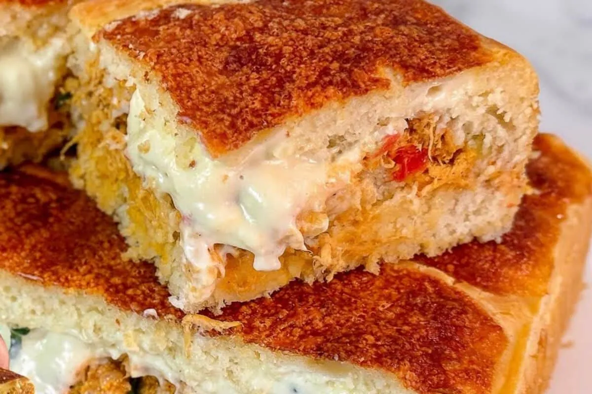 Torta de frango cremoso com massa leve feita no liquidificador e muito saborosa