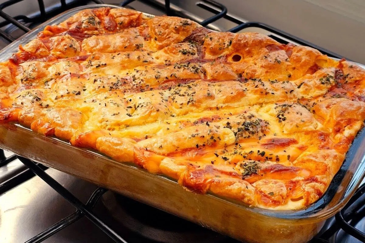 Torta de frango de liquidificador fácil e rápida: a massa que fica macia e muito saborosa