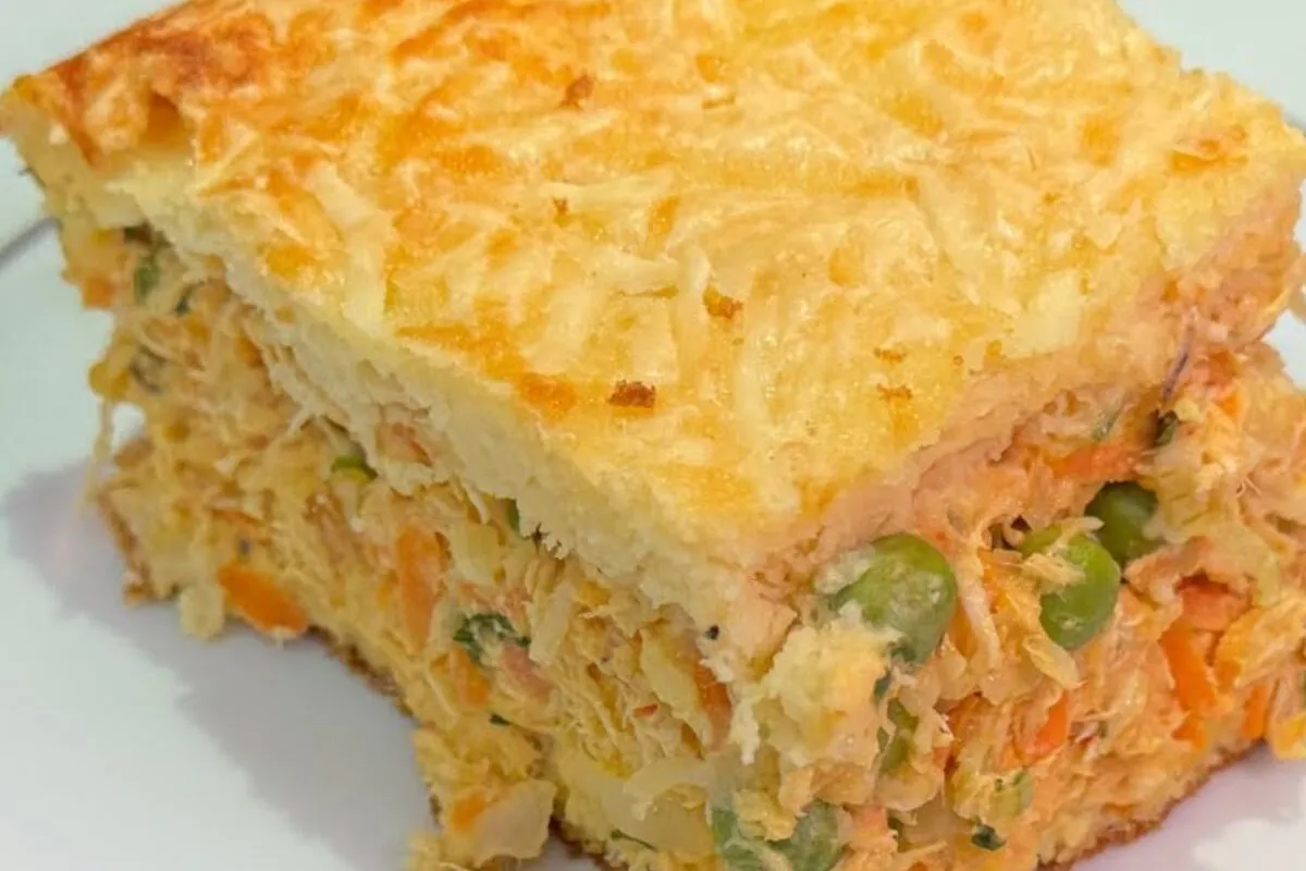 Torta de frango de liquidificador super recheada, saborosa e com massa fácil de preparar