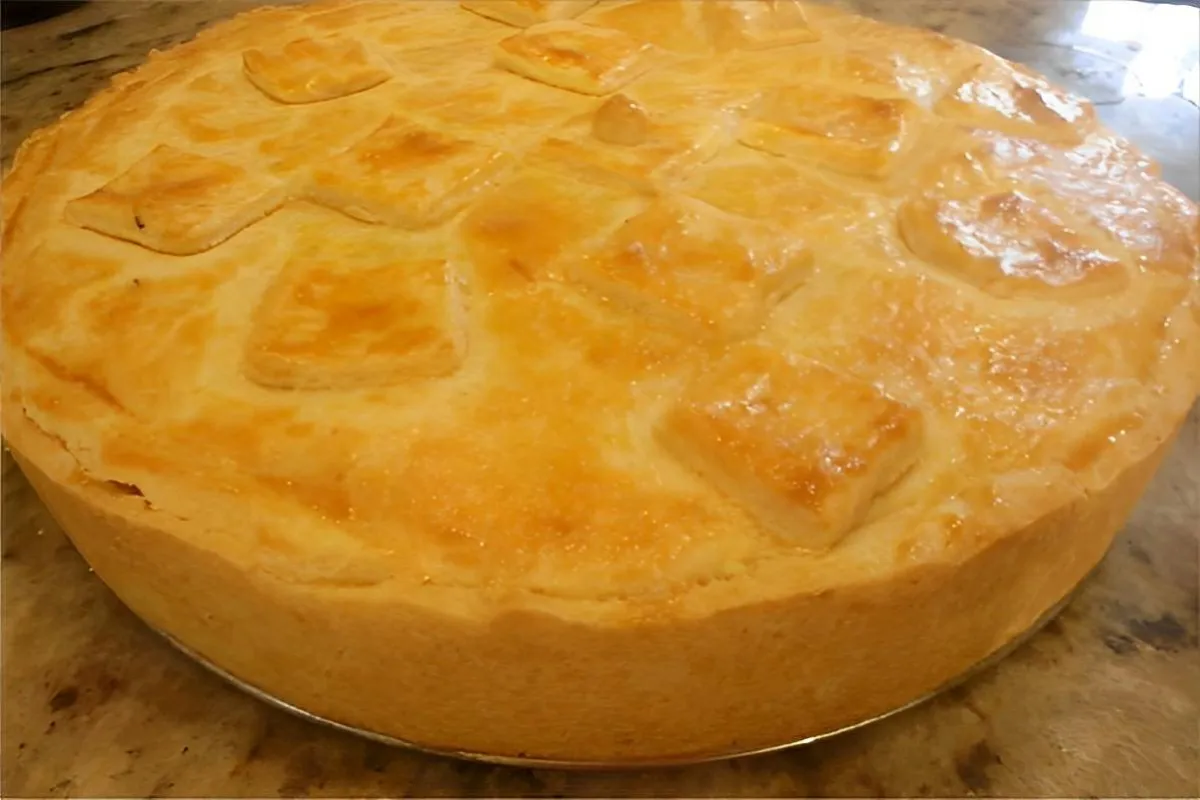 Torta de frango  fácil e deliciosa com massa que derrete na boca perfeita para o lanche ou jantar