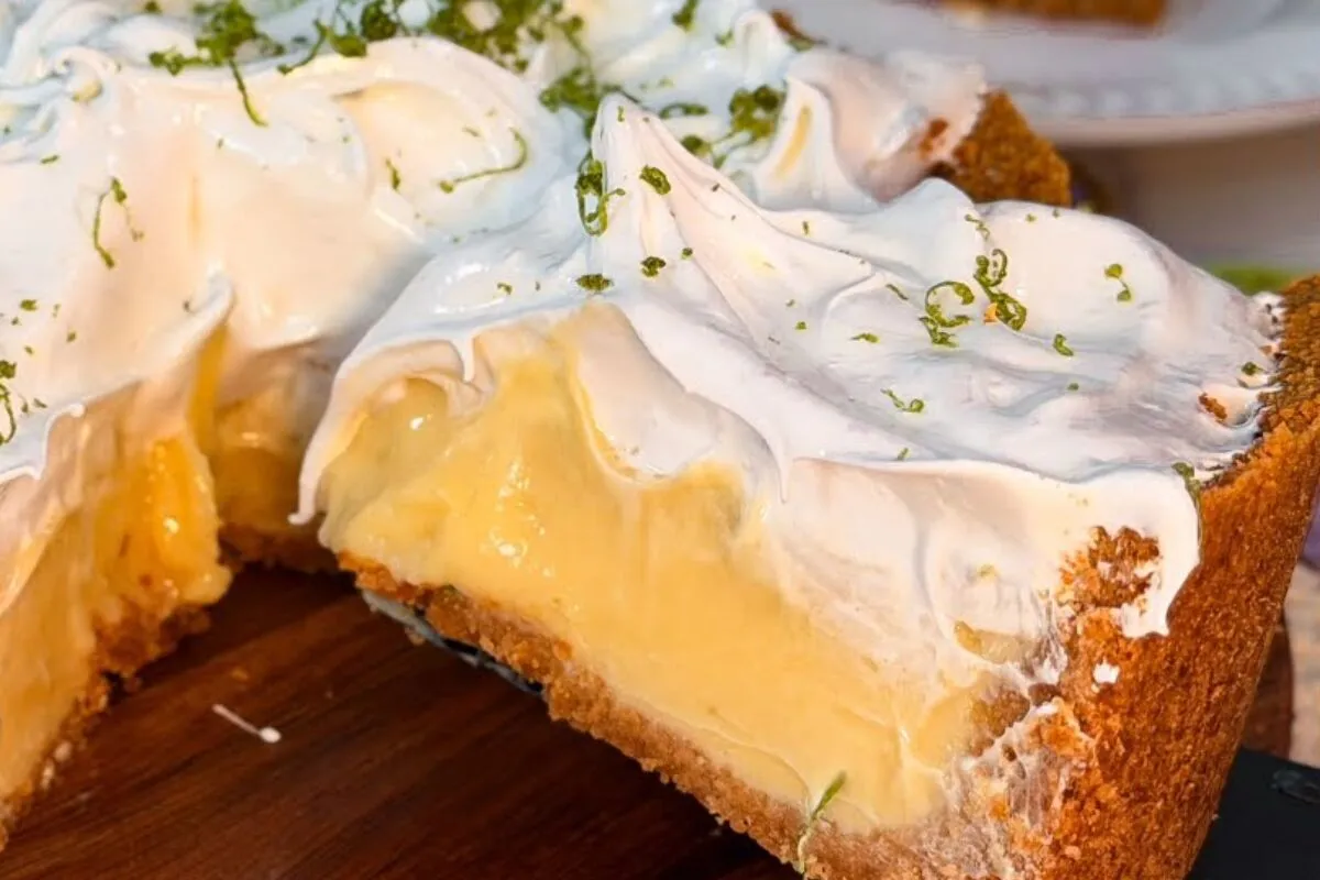 Torta de limão: incrível, você precisa fazer assim, torta assada e sem gelatina