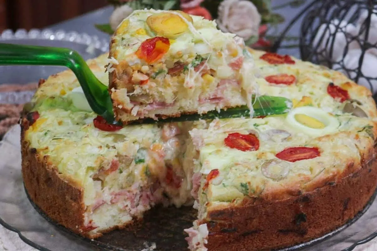 Torta de liquidificador com massa fofinha e muito fácil de preparar para um lanche rápido e delicioso