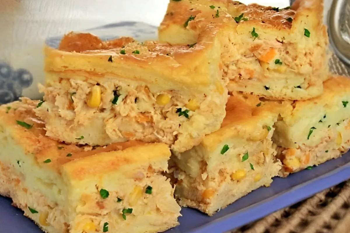 Torta de liquidificador de frango com milho fácil e rápida de preparar um lanche delicioso