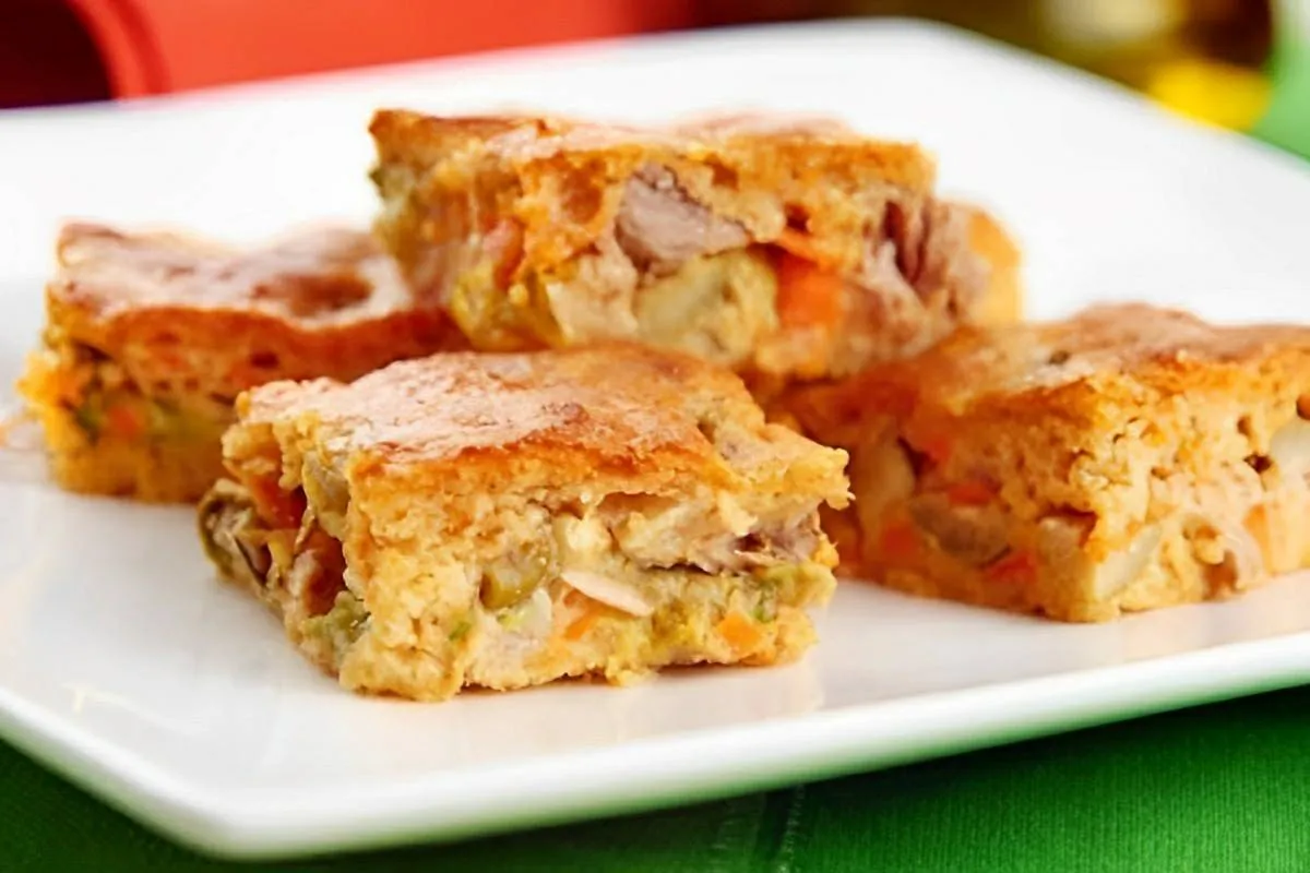 Torta de liquidificador fácil e deliciosa feita com ingredientes que você tem no armário e geladeira