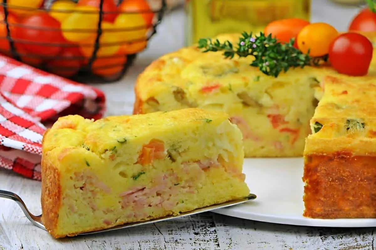Torta de liquidificador fácil e saborosa é só bater os ingredientes colocar na forma rechear e assar