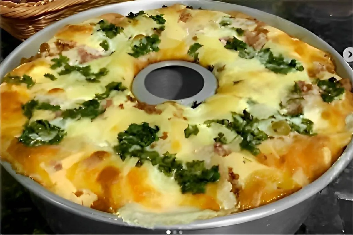 Torta de liquidificador salgada recheada é só bater os ingredientes colocar na forma e assar