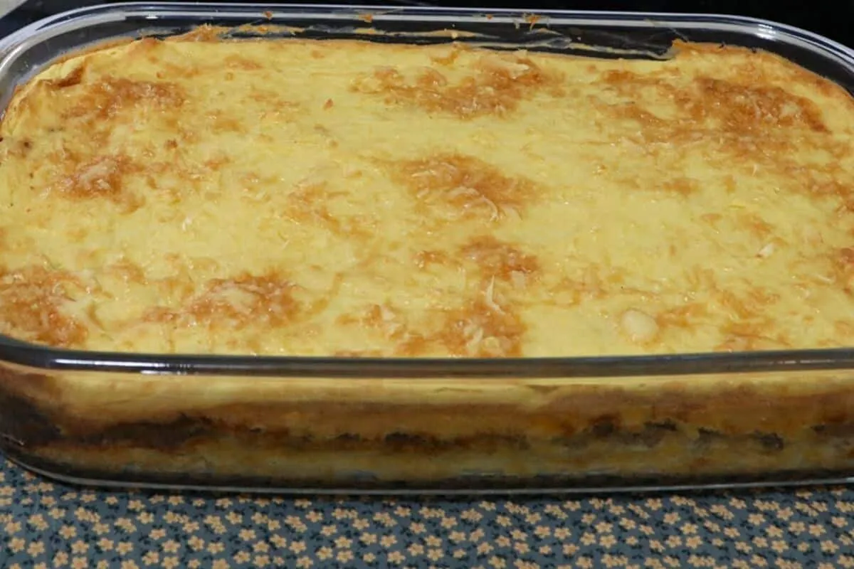 Torta de mandioca cremosa com carne moída: sem farinha de trigo e desmancha na boca