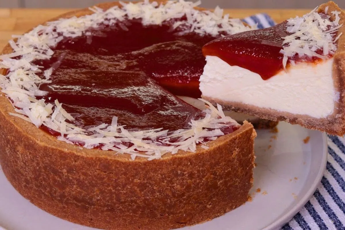 Torta de ricota com goiabada leve e cremosa pra tomar com café