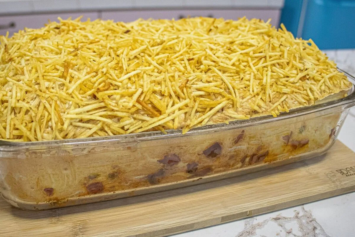 Torta de salsicha cremosa e muito saborosa para o lanche ou quando chegar a hora do jantar