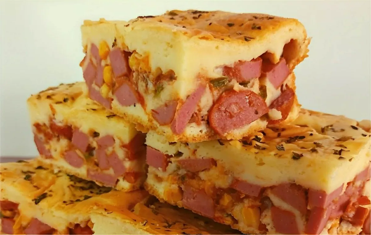 Torta de salsicha de liquidificador fácil de fazer deliciosa e perfeita para o lanche