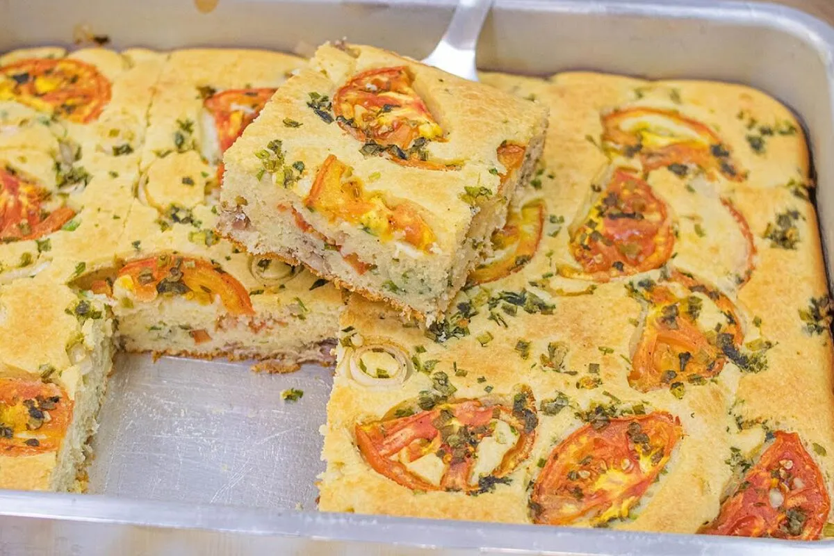 Torta de sardinha batida na mão: recheio não vai ao fogo, muito fácil de fazer