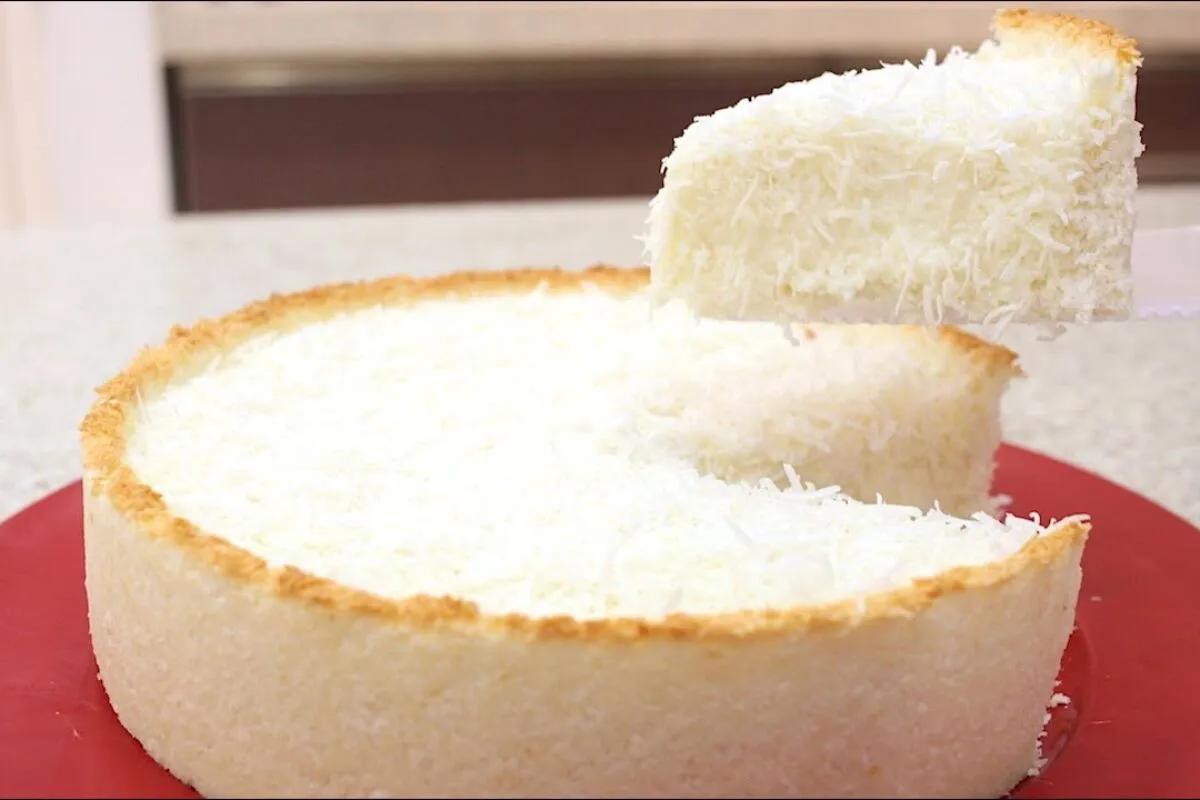 Torta dos Anjos: sobremesa de coco rápida, fácil e deliciosa que não leva farinha